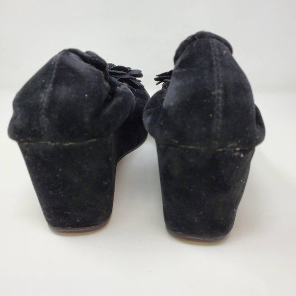 Restricted Velvet Platform Flower Detail Size 7.5 - Picture 5 of 8